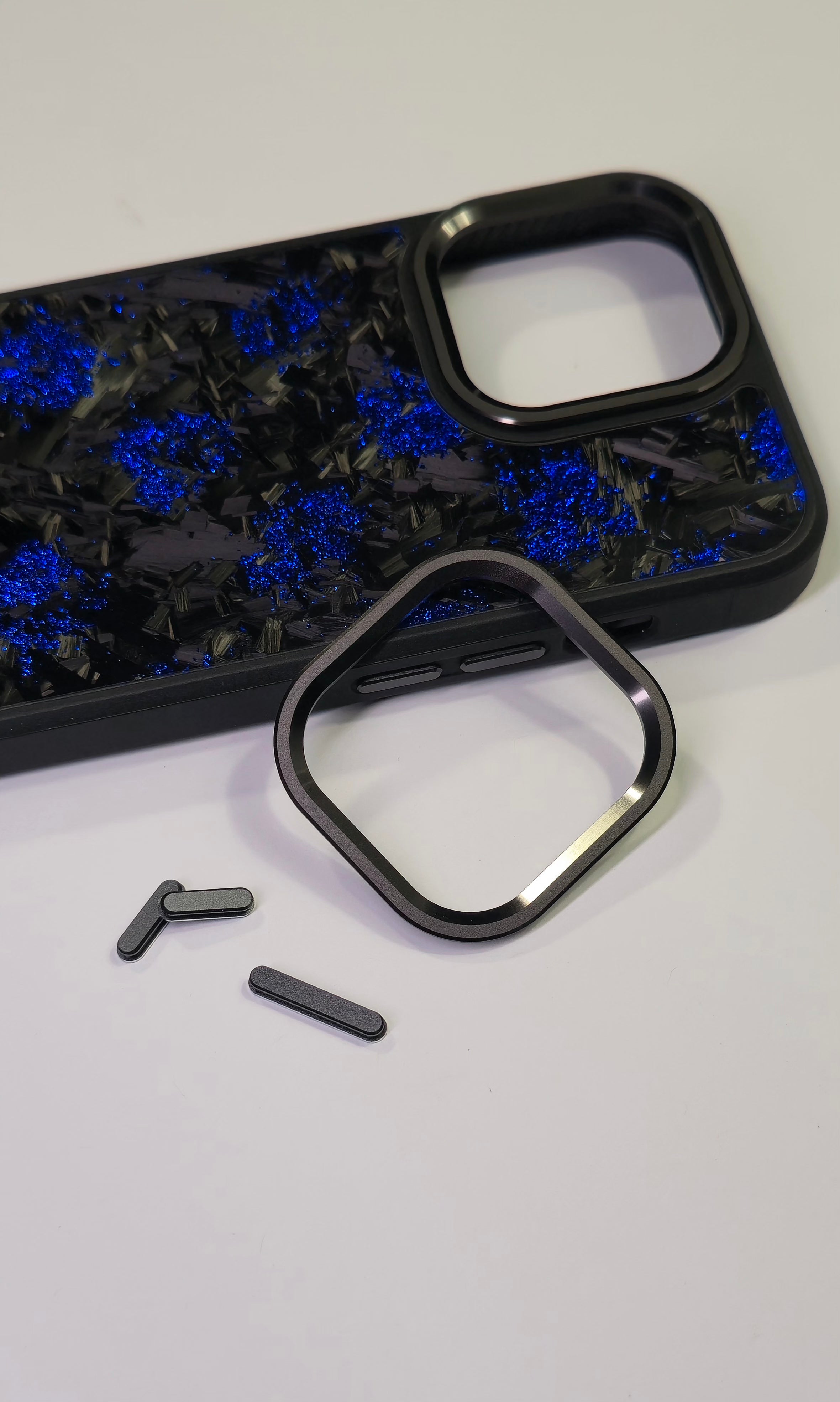 Forged Carbon Blue – MagSafe