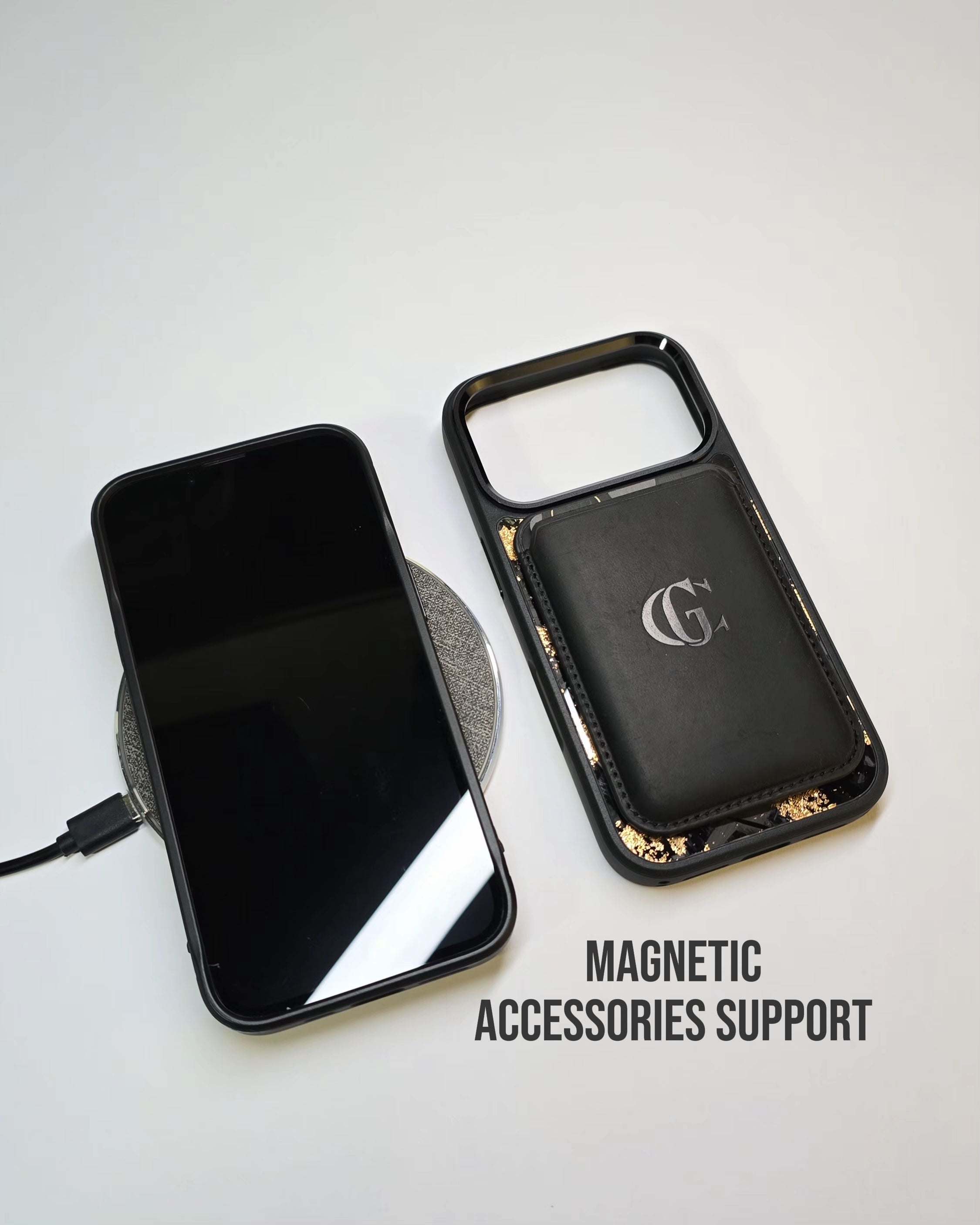 17 Forged Carbon Case Gold